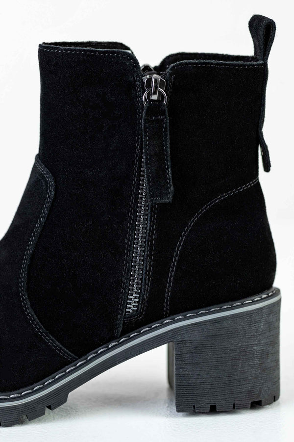 Leather boots with decorative zipper on side