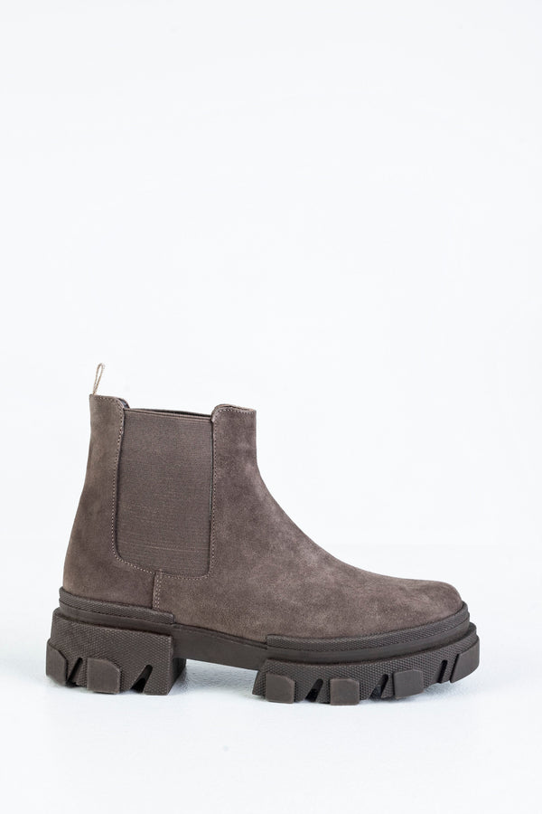 Leather chelsea boots