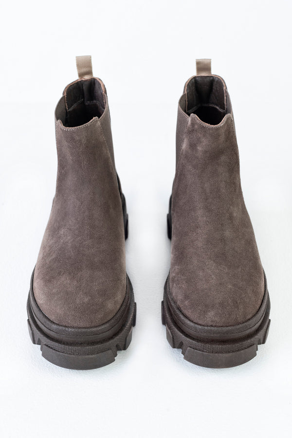 Leather chelsea boots