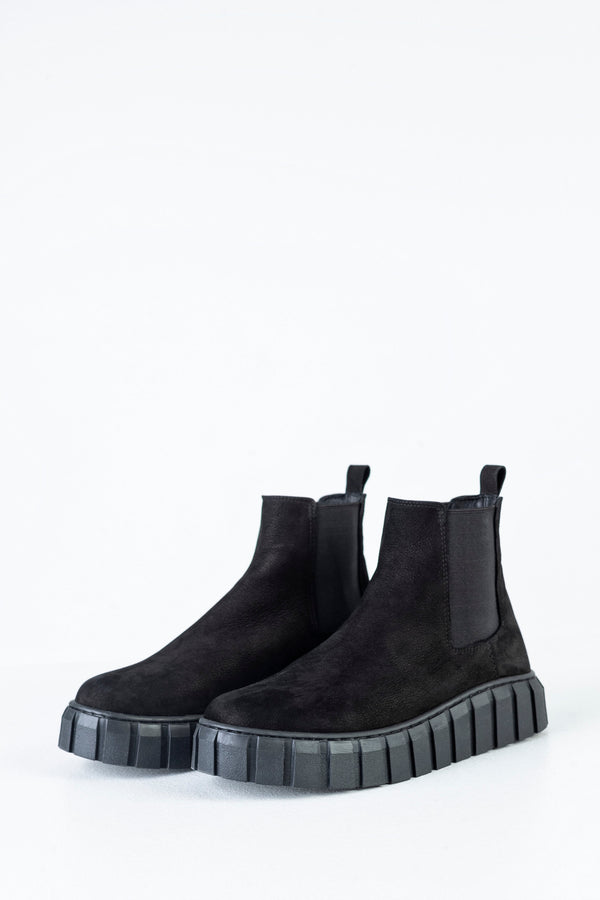 Leather chelsea boots