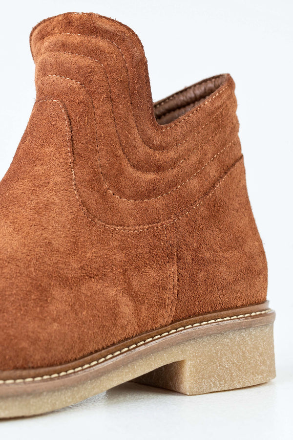 Leather boots with wave top