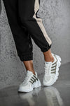Lace-up fastening sneakers