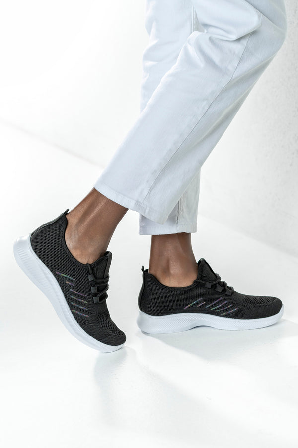 Knitted sneakers with laces