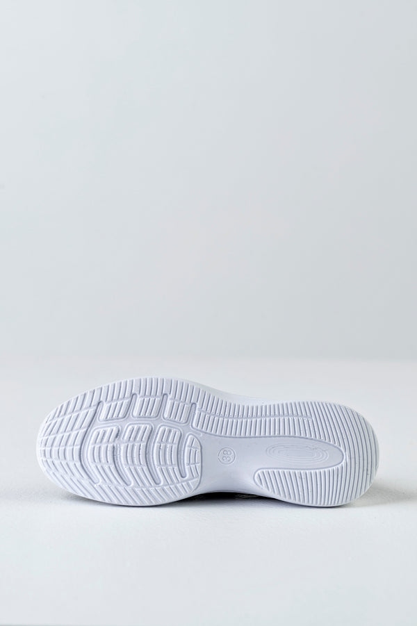 Knitted sneakers with laces