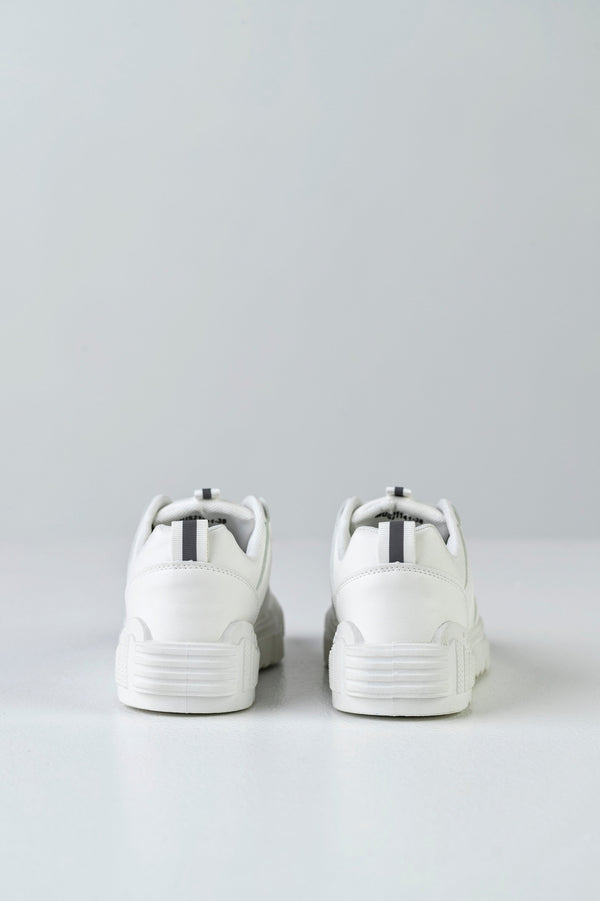Lace-up fastening sneakers
