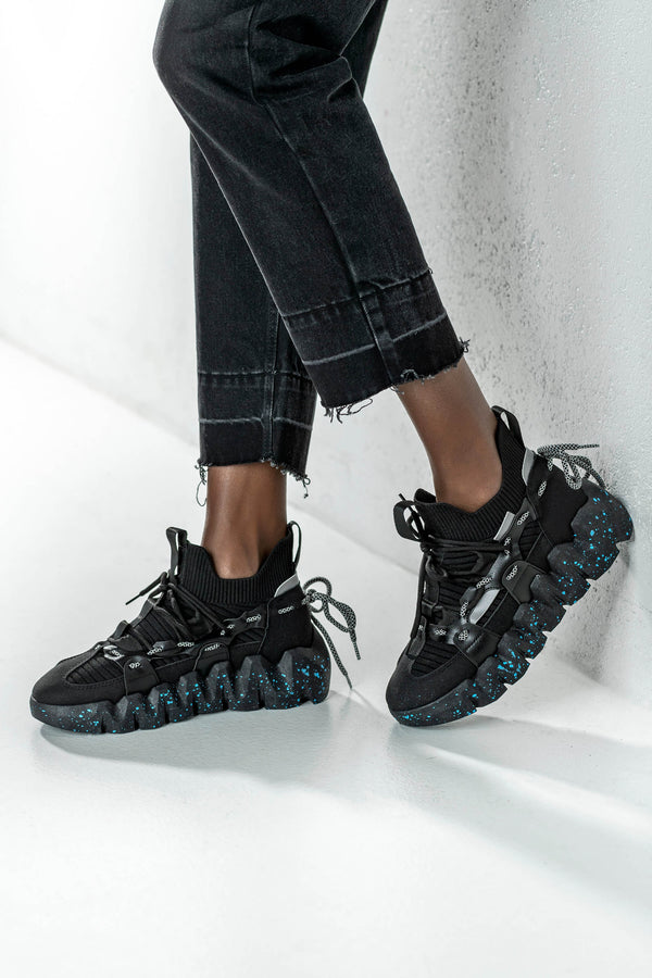 Sneakers with laces