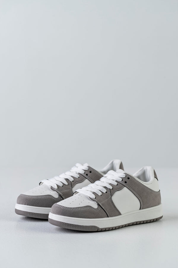 Lace-up fastening sneakers