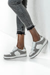 Lace-up fastening sneakers