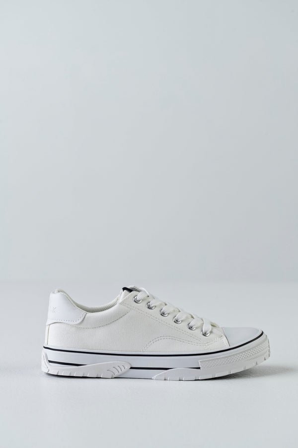 Lace-up fastening canvas sneakers