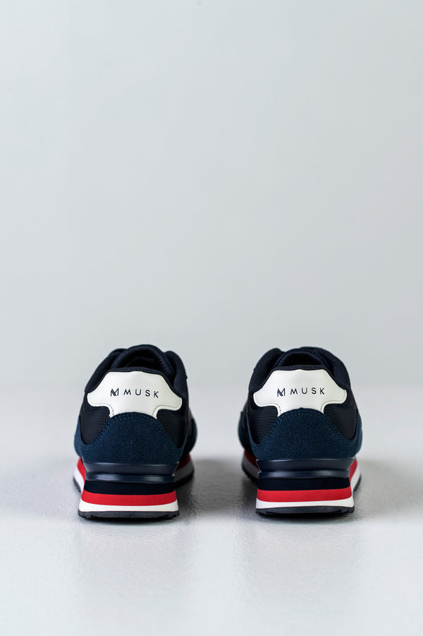 Lace-up fastening sneakers