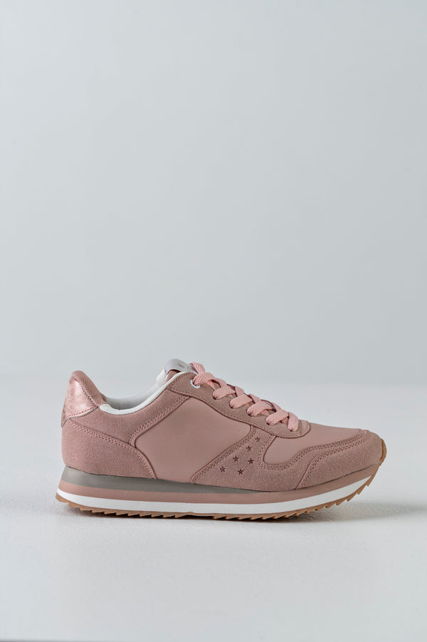 Lace-up fastening sneakers