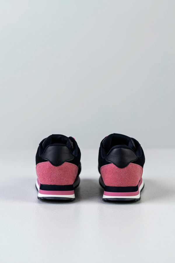 Lace-up fastening sneakers