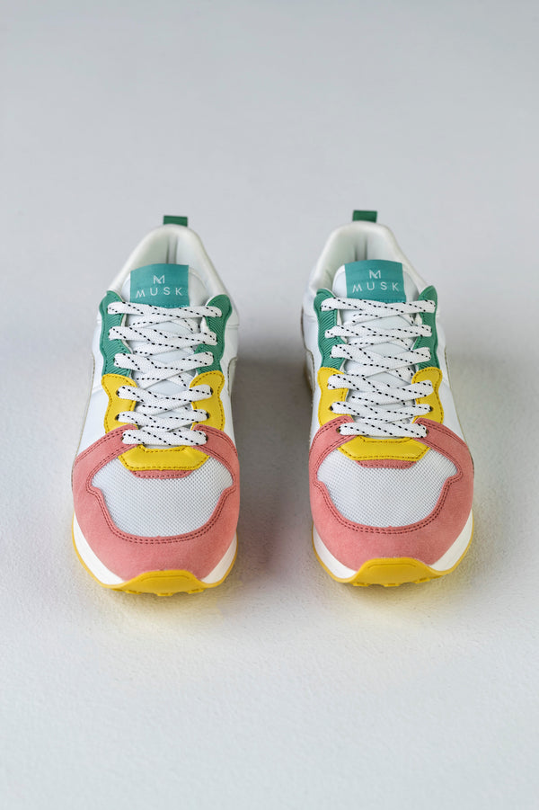 Lace-up fastening sneakers