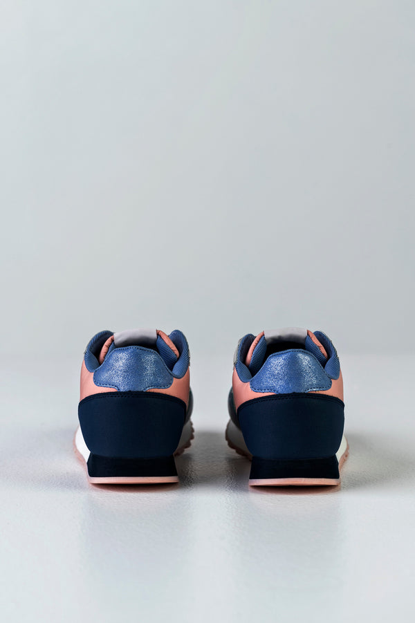 Lace-up fastening sneakers