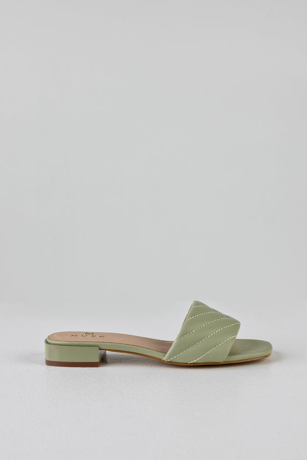 Quilted vamp slide sandals