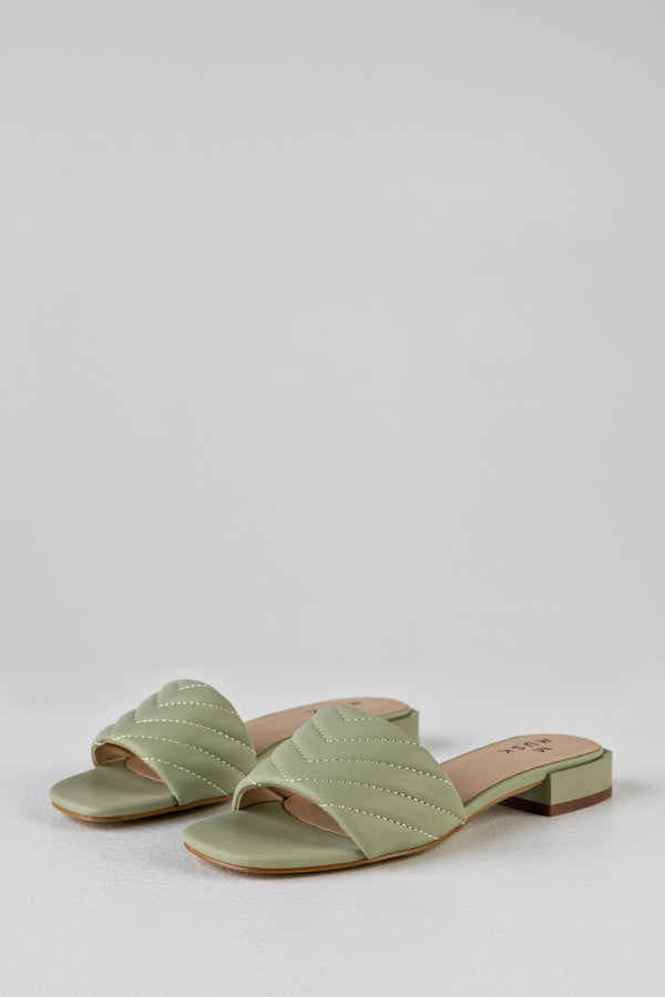 Quilted vamp slide sandals