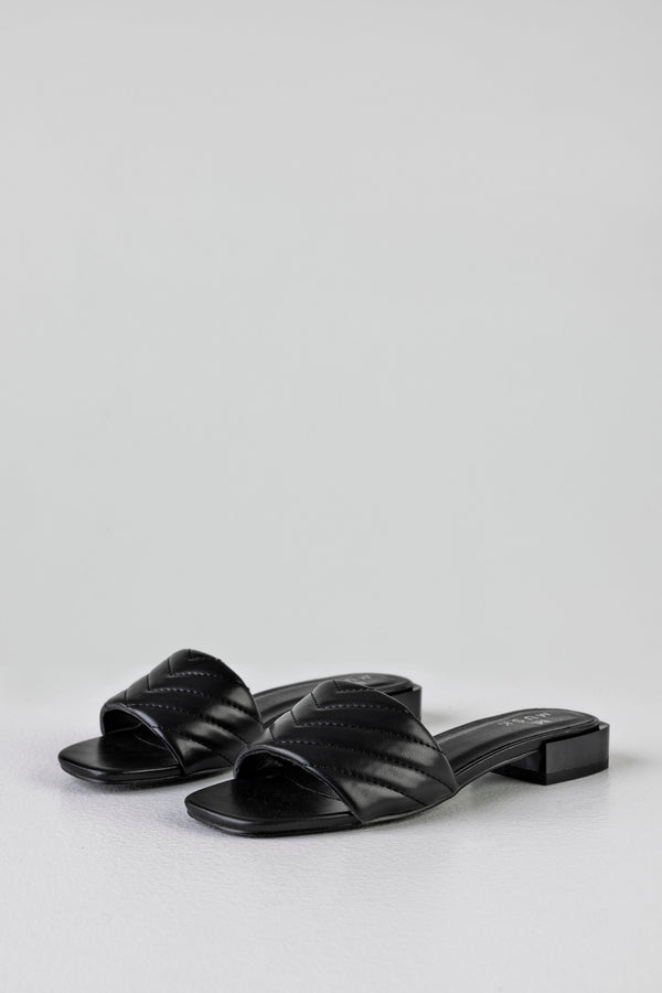 Quilted vamp slide sandals
