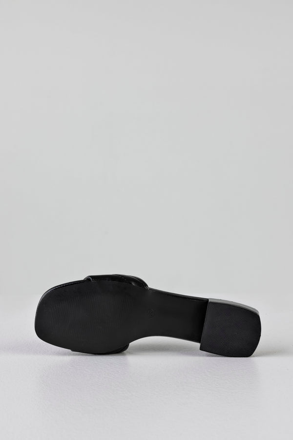 Quilted vamp slide sandals