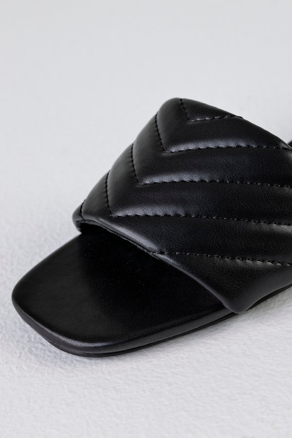 Quilted vamp slide sandals