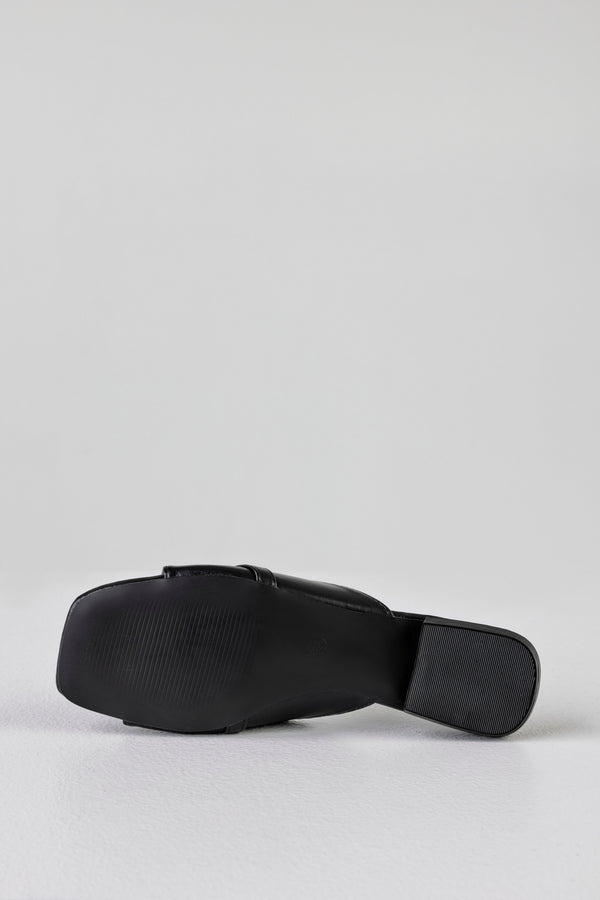 Slide sandals with chain