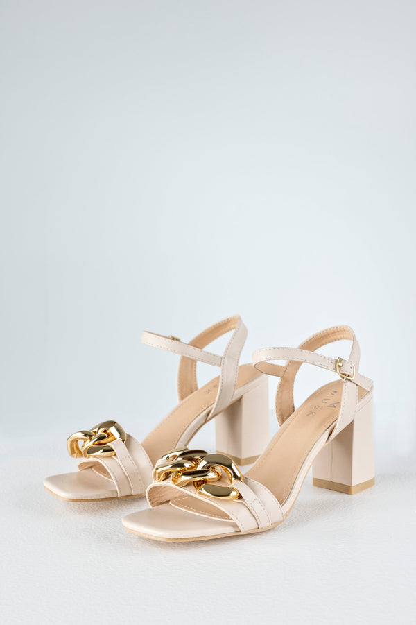 Heeled sandals with chain