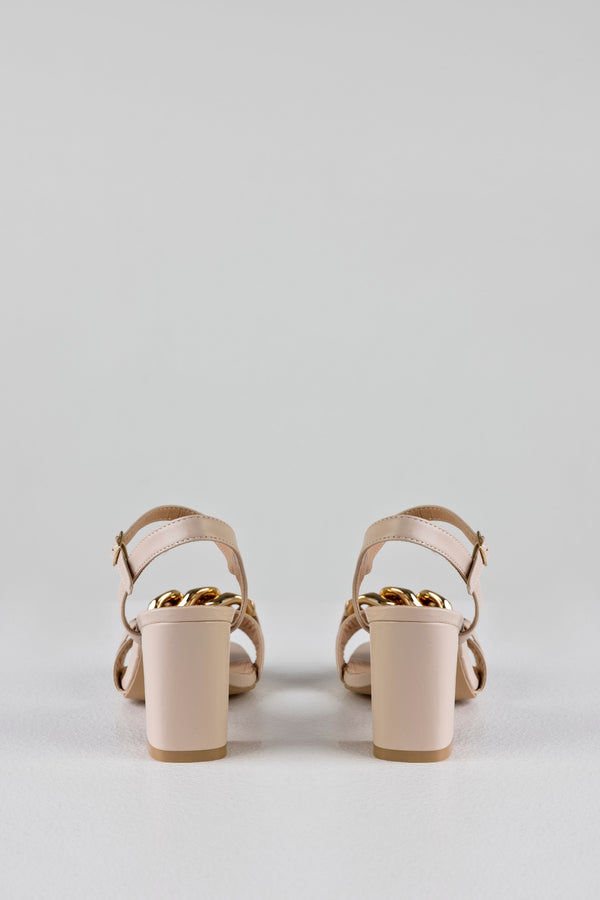 Heeled sandals with chain
