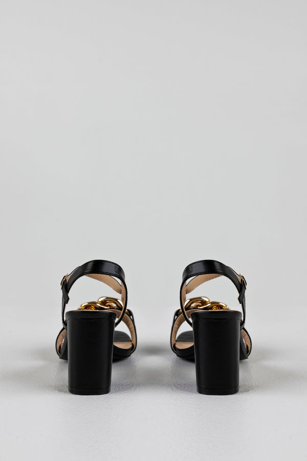 Heeled sandals with chain