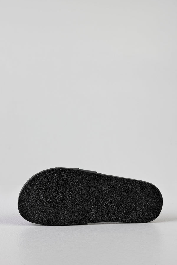 Slide sandal with chain
