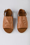 Leather sandals with buckles