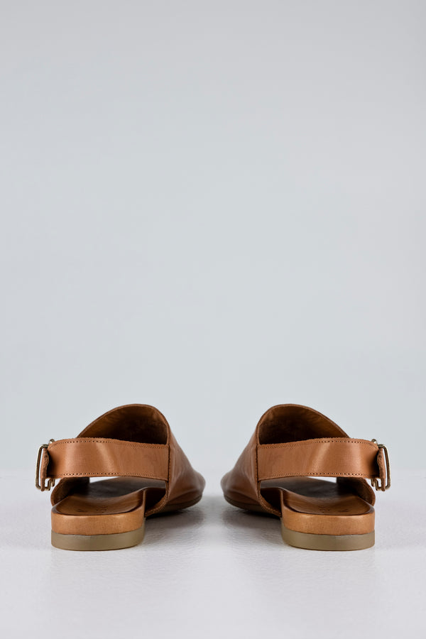 Leather sandals with buckles