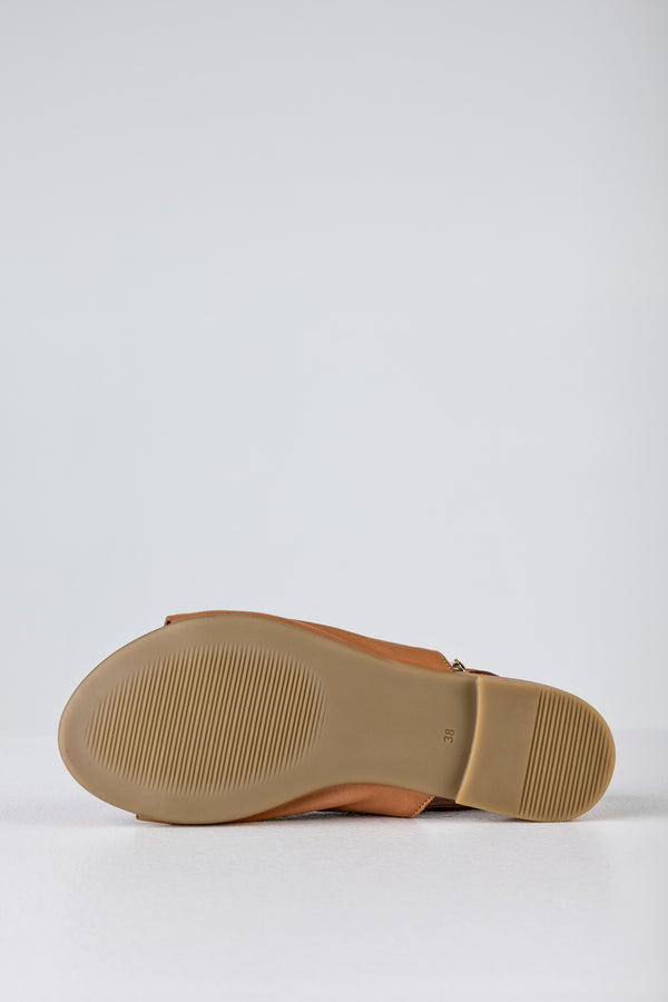 Leather sandals with buckles
