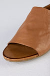 Leather sandals with buckles