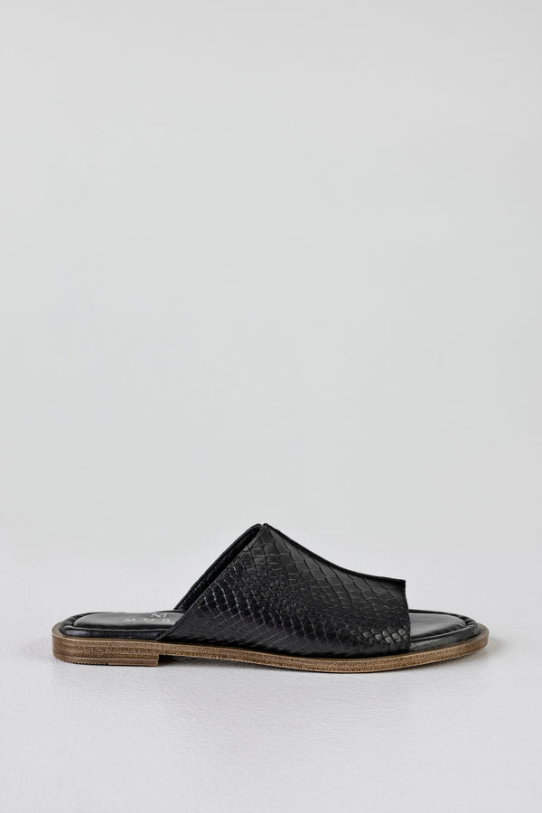 Leather slide flat sandals