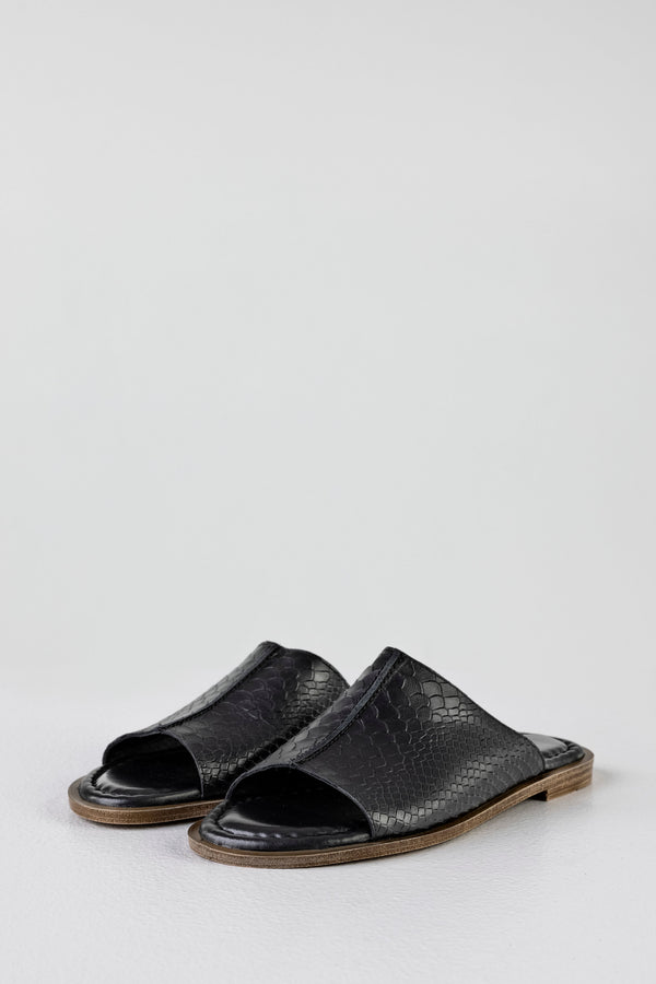 Leather slide flat sandals