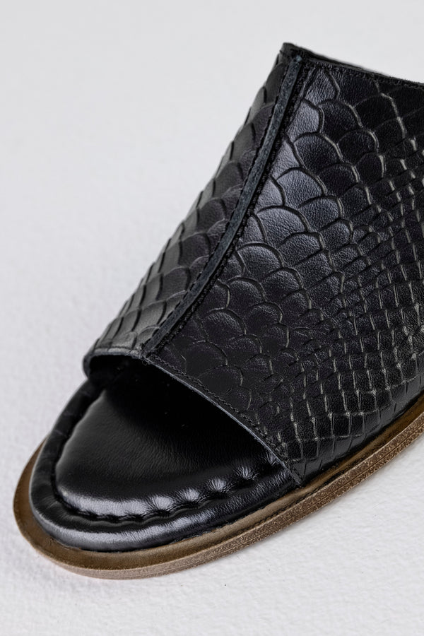 Leather slide flat sandals