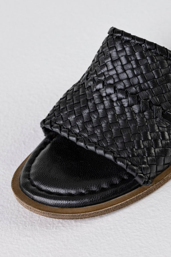 Leather slide flat sandals