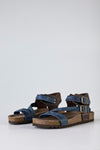 Leather sandals with buckles