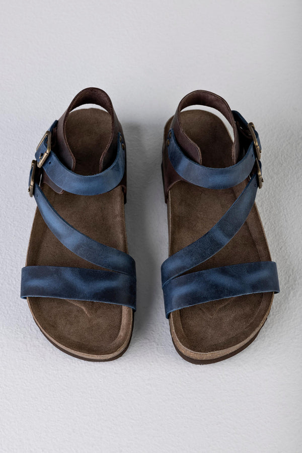Leather sandals with buckles