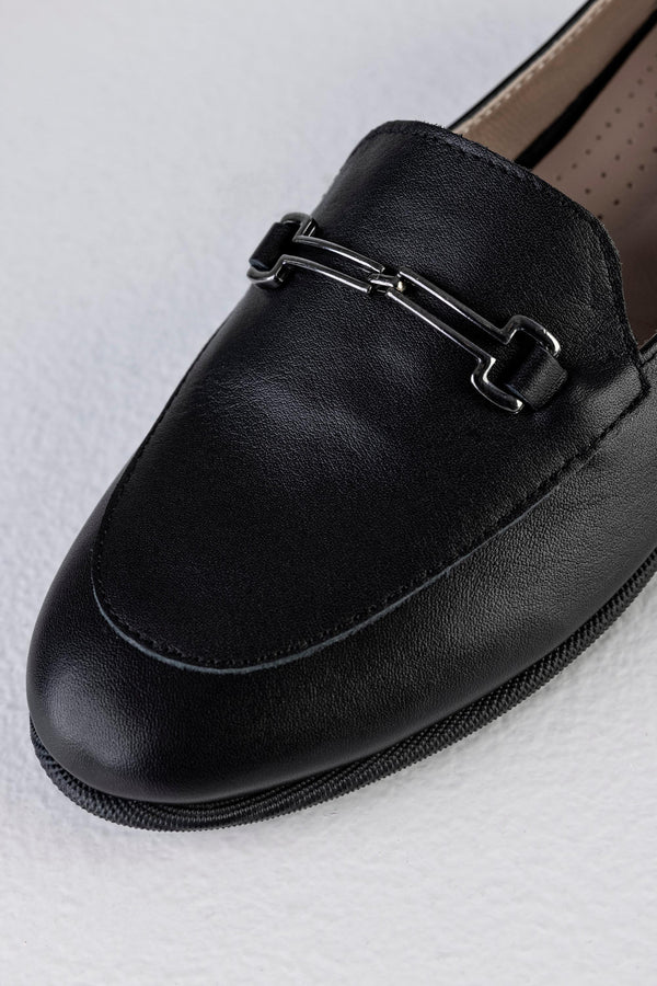 Leather loafers with buckle