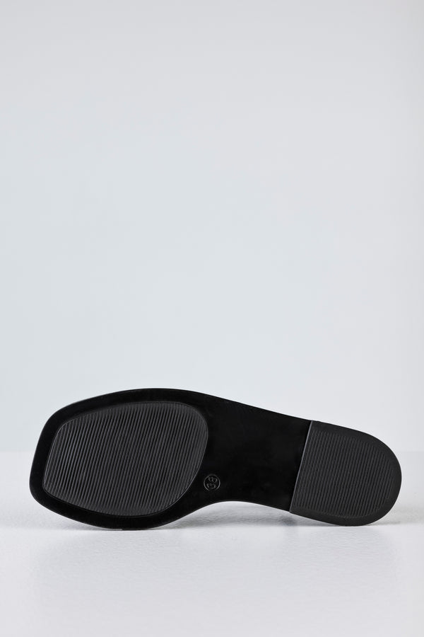 Leather strappy flat sandals