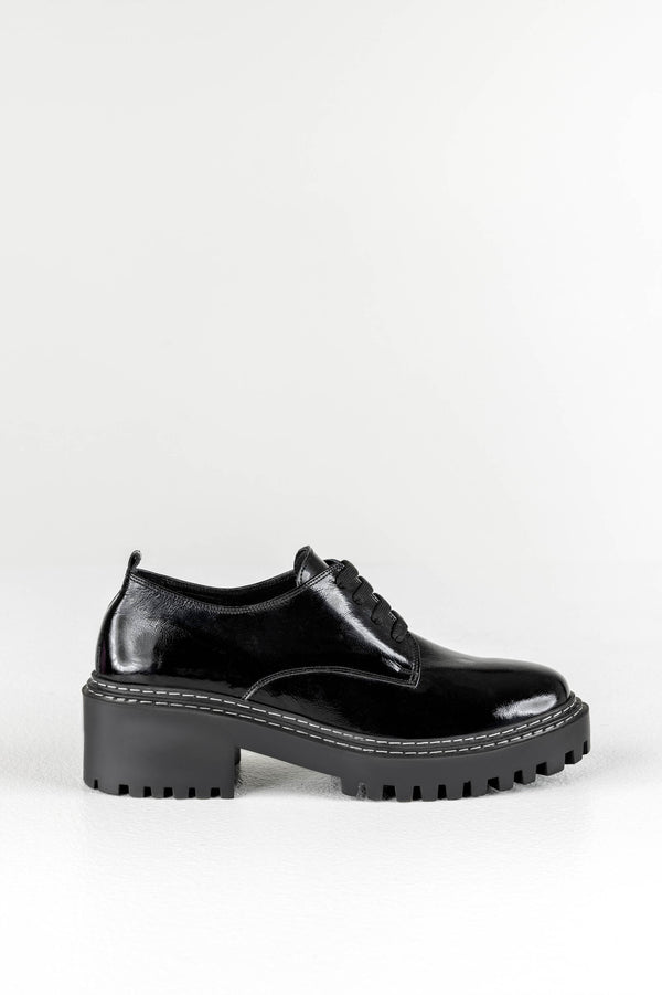 Leather lace-up shoes