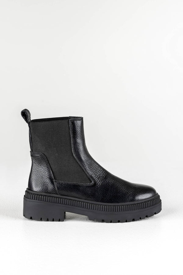 Leather chelsea boots