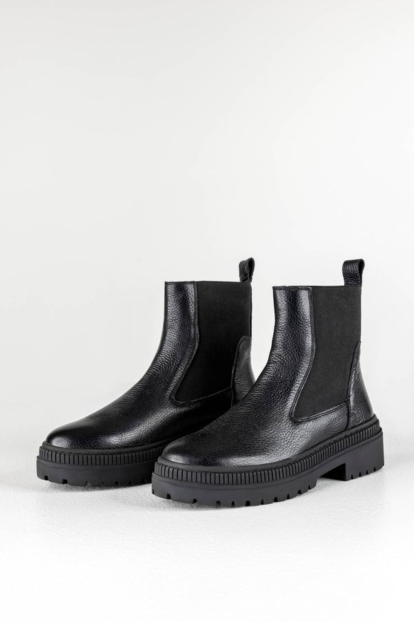 Leather chelsea boots