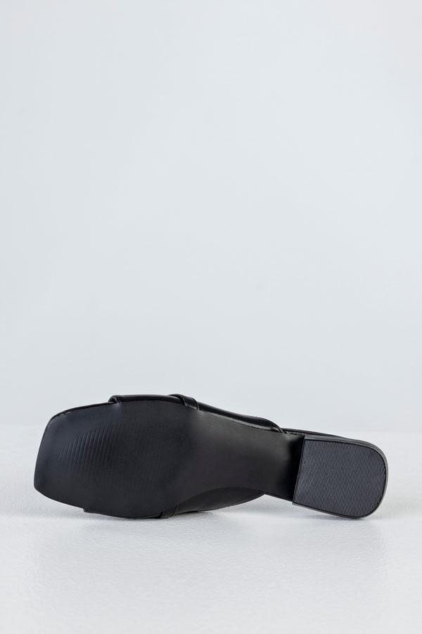 Slide sandals with chain