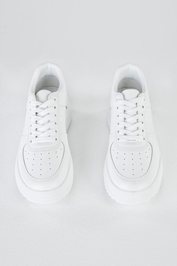 Lace-up fastening sneakers