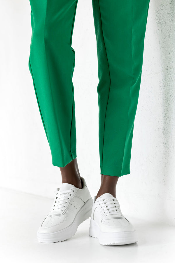 Lace-up fastening sneakers