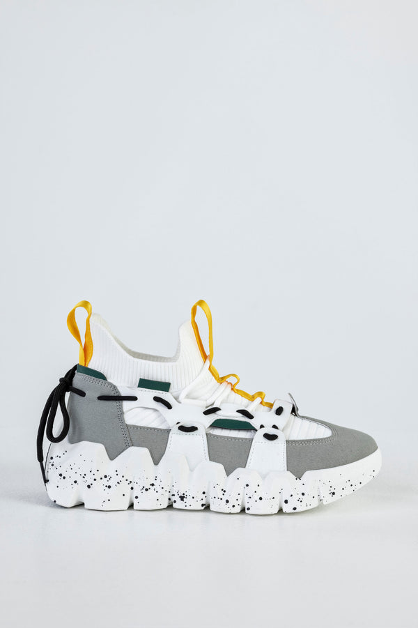 Sneakers with laces