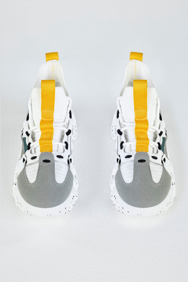 Sneakers with laces
