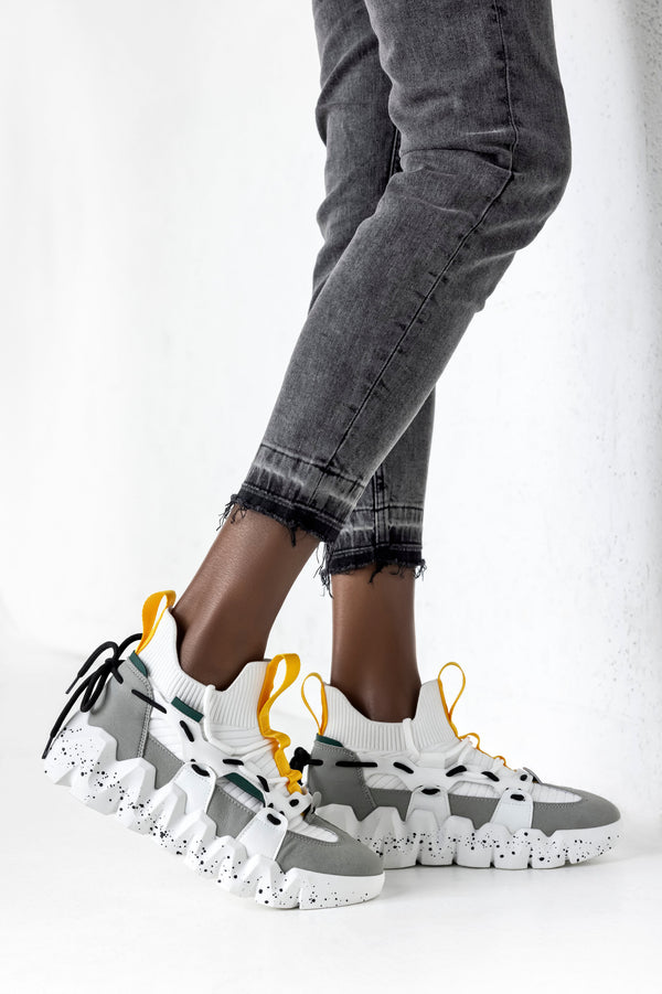 Sneakers with laces