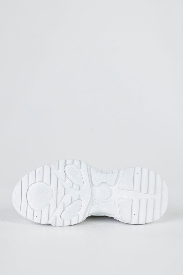 Lace-up fastening sneakers